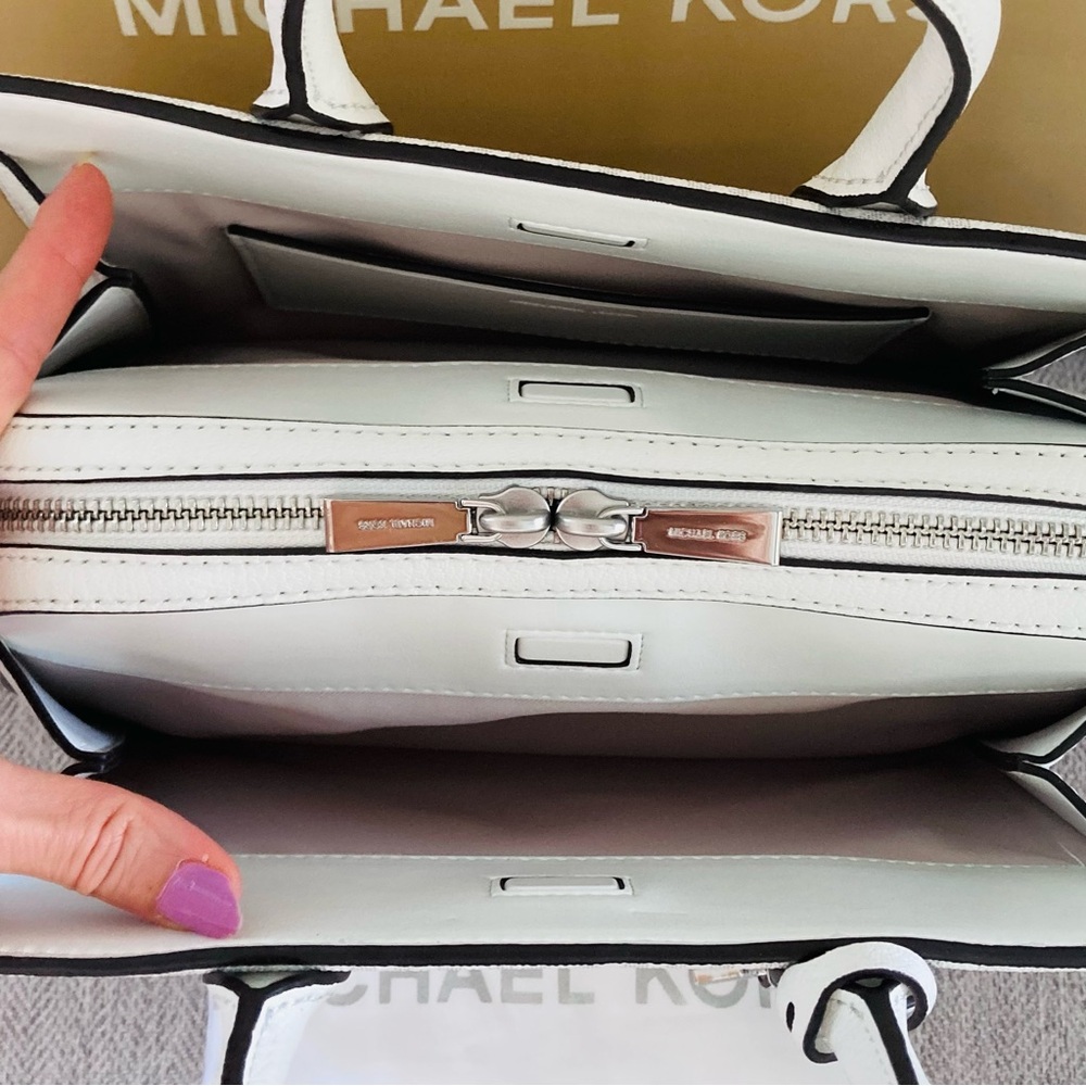 Michael Kors Top Handle Crossbody Logo White Handbag - Picture 3 of 15